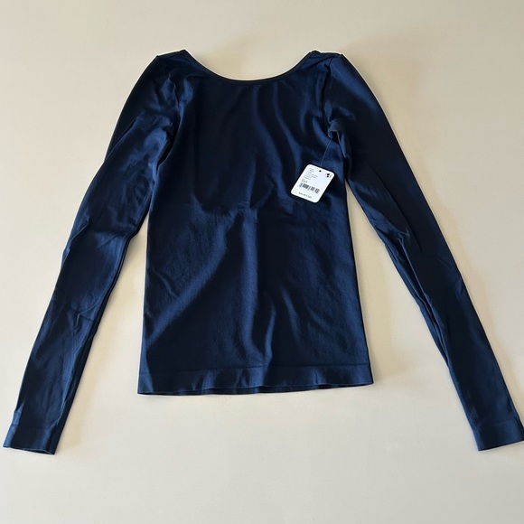 Free People Intimately Low Back Seamless Long Sleeve in Navy, NWT, XS/S - Picture 1 of 4